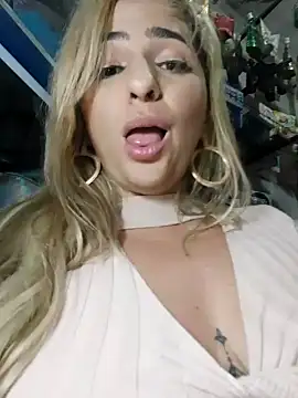 sammyqueenx21 naked strip on webcam for live sex chat