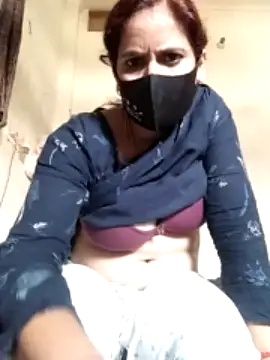 vndesi naked strip on webcam for live sex chat