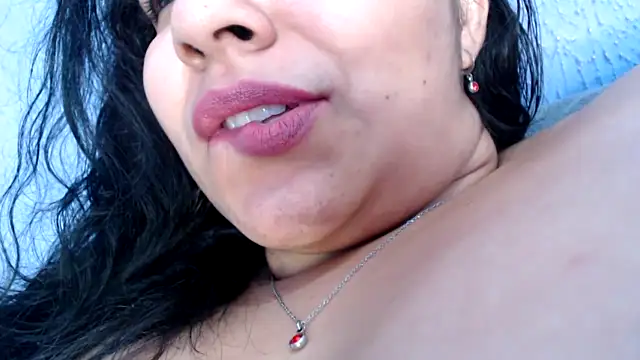 50inches-booty naked strip on webcam for live sex chat