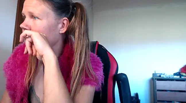 CallMeMaria naked strip on webcam for live sex chat