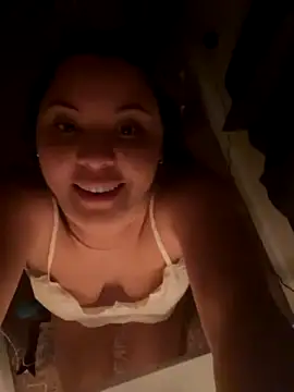 daddyslittleleah naked strip on webcam for live sex chat