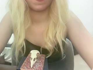 EasyFry nude on webcam live hottest sex chat