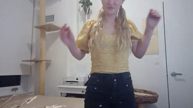 EllaRosexox naked strip on webcam for live sex chat