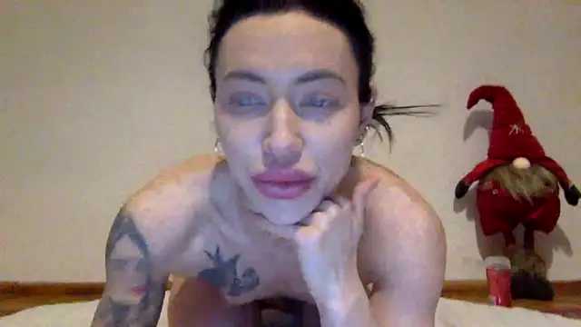 Ellie_Roxy naked strip on webcam for live sex chat