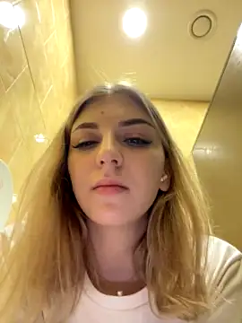 EmilieJenkins naked strip on webcam for live sex chat