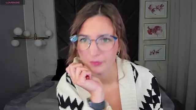 JaneGraceful naked strip on webcam for live sex chat