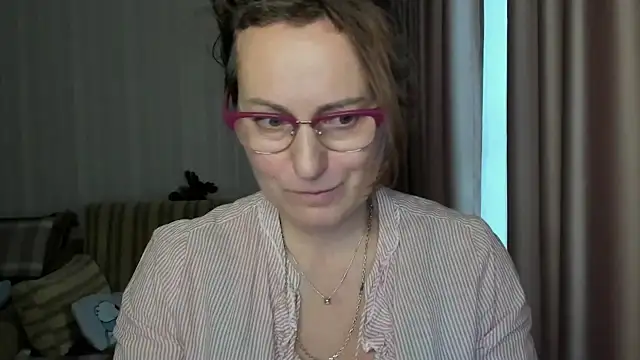 lauraoven naked strip on webcam for live sex chat