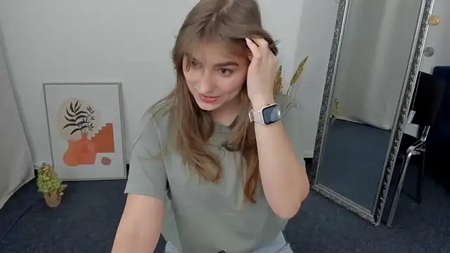 MilaDreamer naked strip on webcam for live sex chat