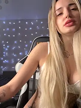 minalawarden naked strip on webcam for live sex chat