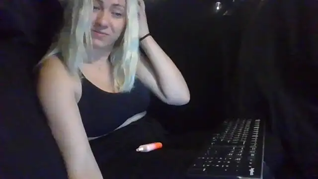 Sallie_Mae naked strip on webcam for live sex chat