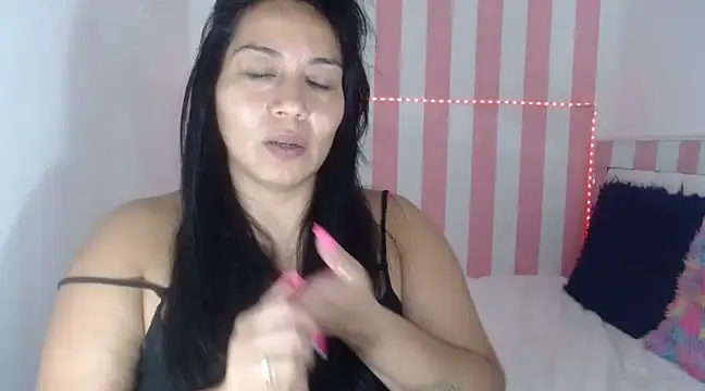 ShaniaWilson1 naked strip on webcam for live sex chat