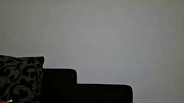 SquirtingIrishShannon naked strip on webcam for live sex chat
