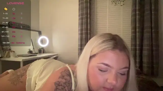 tight_lilfuck_slut naked strip on webcam for live sex chat