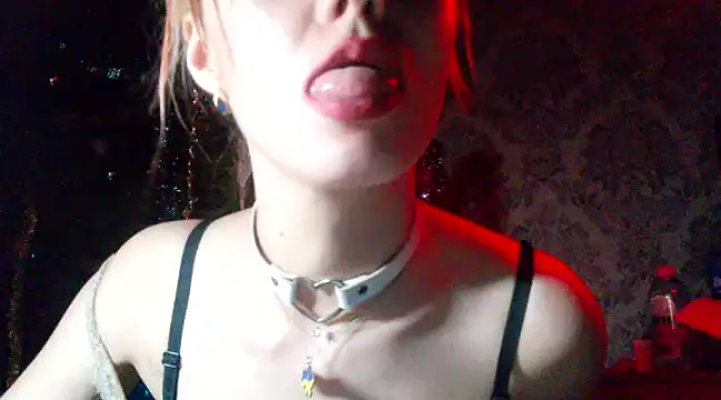 WildMissNiks naked strip on webcam for live sex chat
