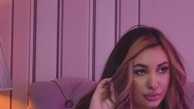 YaaraCollins naked strip on webcam for live sex chat