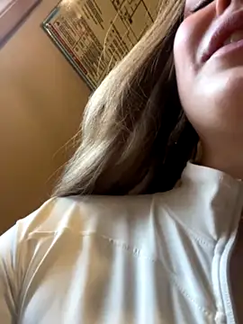 AmmyRich naked strip on webcam for live sex chat