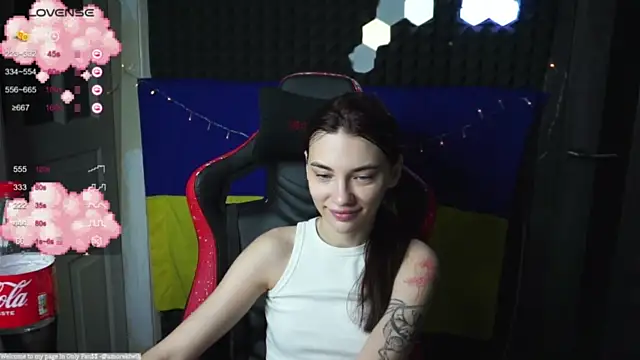 AmoreKiwik naked strip on webcam for live sex chat