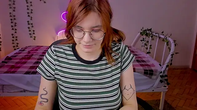 callmekatesmith naked strip on webcam for live sex chat