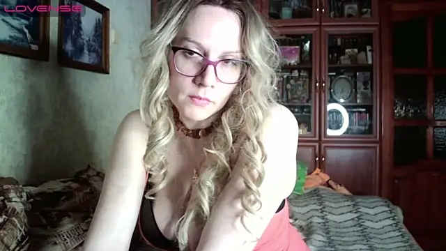 Eve_Doreen naked strip on webcam for live sex chat