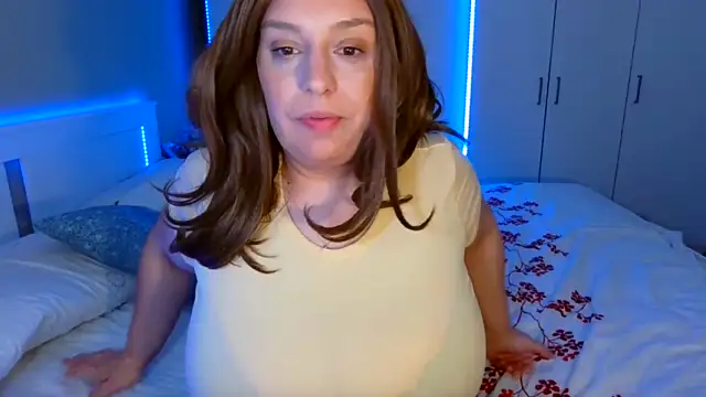GoldCurves naked strip on webcam for live sex chat