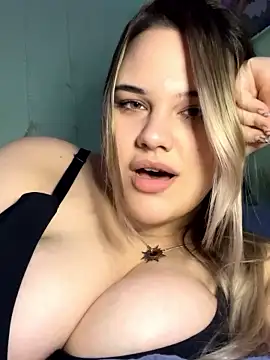 JuicyBerry13 naked strip on webcam for live sex chat