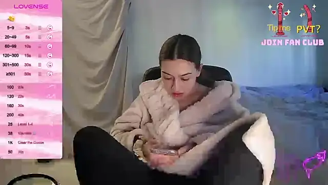 Lilly-Smithxo naked strip on webcam for live sex chat