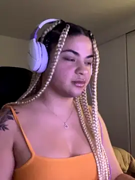 MelSaunders naked strip on webcam for live sex chat