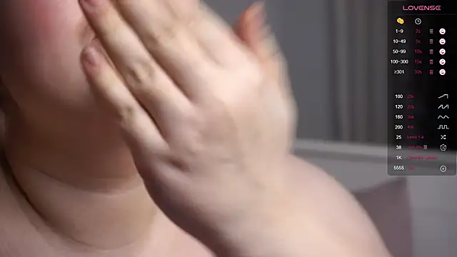 NikomeWae naked strip on webcam for live sex chat