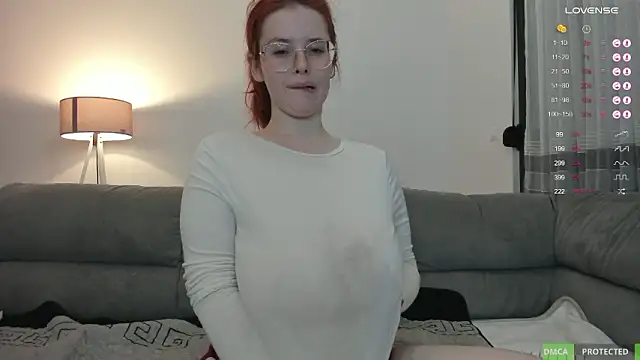Roxxanne_Foxy naked strip on webcam for live sex chat