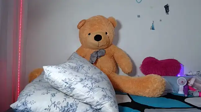 TeenieReeny naked strip on webcam for live sex chat