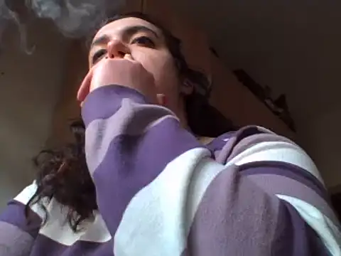 LadyMinnie naked strip on webcam for live sex chat