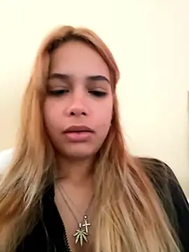 manicdragonprincess naked strip on webcam for live sex chat