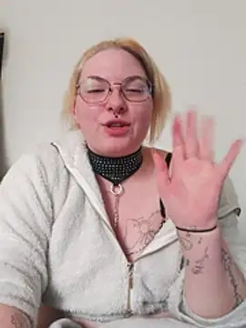 SarahSchlauch168 naked strip on webcam for live sex chat