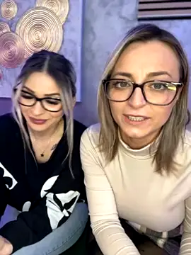 SelenaGoldie naked strip on webcam for live sex chat