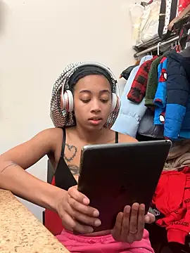 sexybribri@xh naked strip on webcam for live sex chat