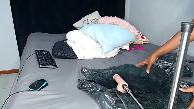 SexyDeexx naked strip on webcam for live sex chat