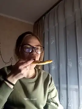 ta_emmy naked strip on webcam for live sex chat