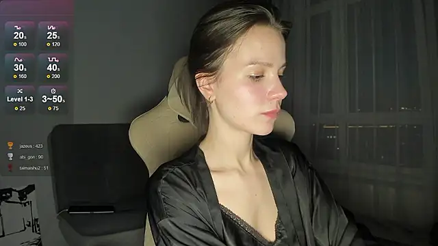 yourher0in naked strip on webcam for live sex chat