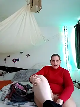 zoerda naked strip on webcam for live sex chat
