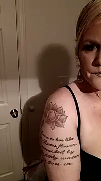 kindswiftspirit naked strip on webcam for live sex chat