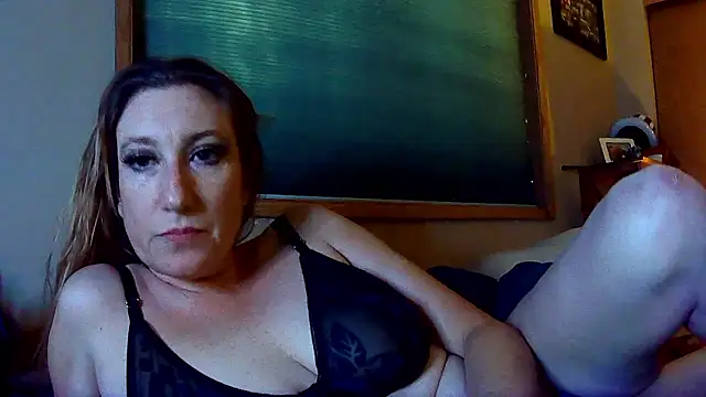 lilyhornyhousewife naked strip on webcam for live sex chat