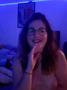 meuhmeuhxxx naked strip on webcam for live sex chat