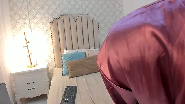 paris__hill naked strip on webcam for live sex chat