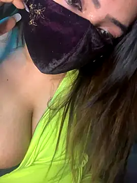 Wildbitchfucks naked strip on webcam for live sex chat