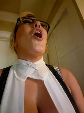 LittleMissEeve naked strip on webcam for live sex chat