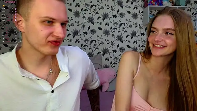 lovelly_molly naked strip on webcam for live sex chat