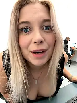 CherryAuroraa Free Live Sex Cam from Stripchat