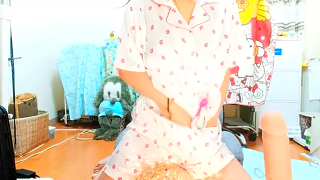 renapiyon8182 Free Live Sex Cam from Stripchat