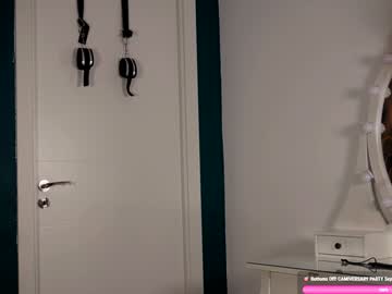 Allie Nudes and Live Cam