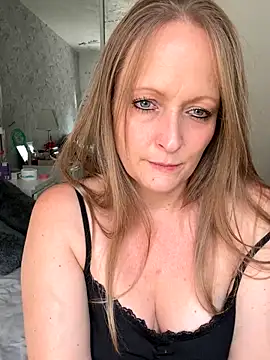 HoneyBluex Nudes and Live Cam